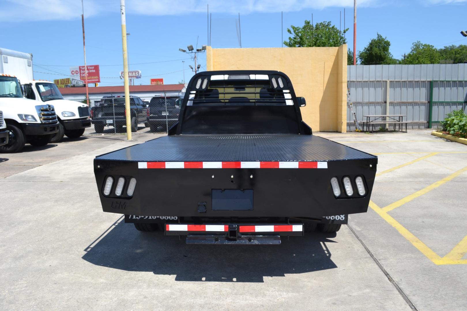 2018 WHITE /GRAY RAM 3500 with an CUMMINS 6.7L TURBO DIESEL engine, AISIN A465 6SPD AUTOMATIC transmission, located at 9172 North Fwy, Houston, TX, 77037, (713) 910-6868, 29.887470, -95.411903 - 14,000LB GVWR, 11FT FLATBED, 98" WIDE, 2 X TOOLBOXES, GOOSENECK/BUMPER PULL HITCH, 4X4, POWER WINDOWS, LOCKS, & MIRRORS, COLD A/C , CRUISE CONTROL - Photo#5